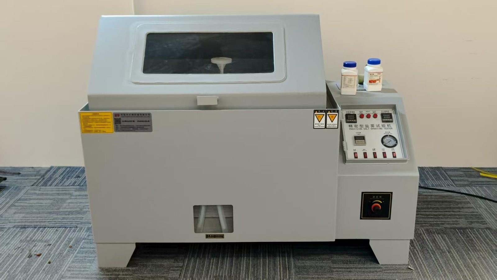 Salt-spray corrosion tester in the ErgoSeat test room